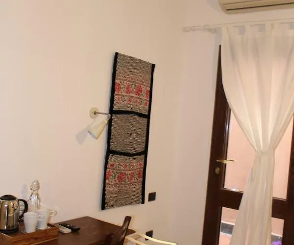 Old Town Oda ve Kahvaltı 3*